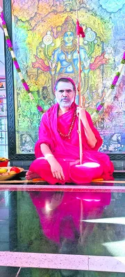 ఆదిత్యుని సన్నిధిలో దత్త విజయానందతీర్థ స్వామి 