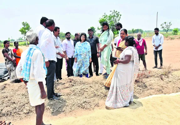 రైతులకు ఇబ్బందులు రాకుండా కొనుగోళ్లు చేపట్టాలి 