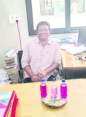 ఏసీబీకి చిక్కిన ట్రెజరీ ఉద్యోగి● రూ.7వేలు తీసుకుంటూ పట్