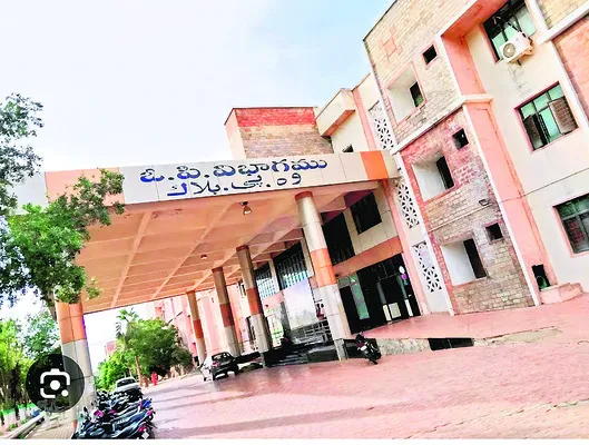 రిమ్స్‌లో ఫార్మసిస్ట్‌పోస్టు భర్తీకి పైరవీలు 