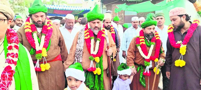 వైభవంగా ప్రారంభమైన ఉరుసు 