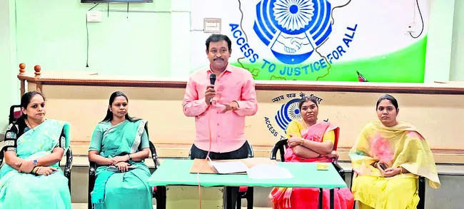 జాతీయ లోక్‌ అదాలత్‌లో ఎక్కువ కేసులు పరిష్కరించండి 