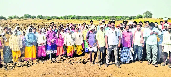 నల్లబ్యాడ్జీలతో నిరసన