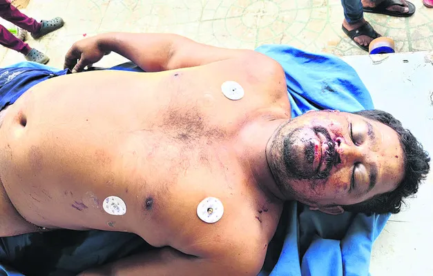 ఆగి ఉన్న ట్రాక్టర్‌ను  ఢీకొని ఒకరు మృతి
