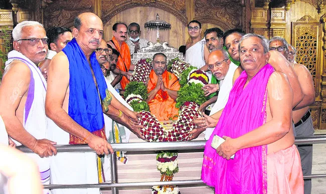 శాస్త్రోక్తంగా పీఠాధిపతి పుట్టిన రోజు వేడుకలు