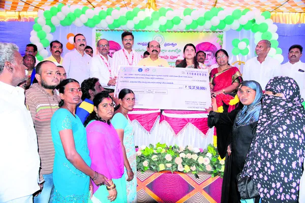 సంఘ సంస్కర్త మహాత్మా జ్యోతిరావు పూలే