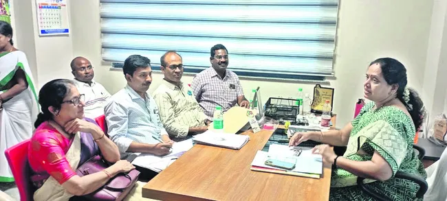 ప్రతి చిన్నారికి టీకాలు అందేలా చూడాలి