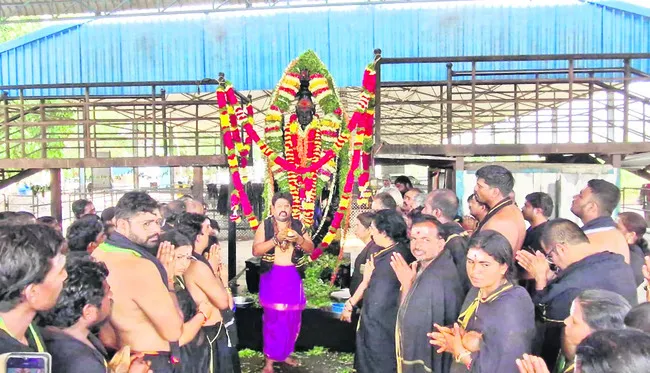 శనేశ్వరుడికి శతకుంభ  తిలతైలాభిషేకం 
