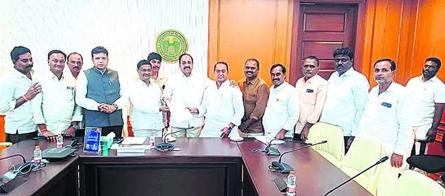 పీఏసీఎస్‌ల ద్వారా ధాన్యం కొనుగోలు చేయాలి