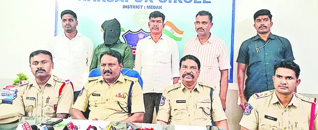 డబ్బుల కోసమే మహిళ హత్య