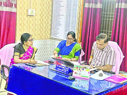 రాష్ట్ర ఉన్నత విద్యాశాఖ  కమిషనర్‌ పర్యటన