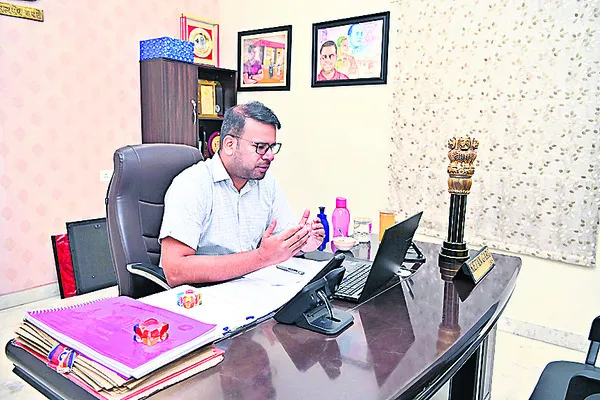అనధికార లే అవుట్లపై చర్యలు 