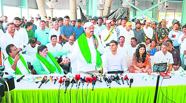 ఆయిల్‌పామ్‌ సాగులో మోడల్‌గా నిలపాలి