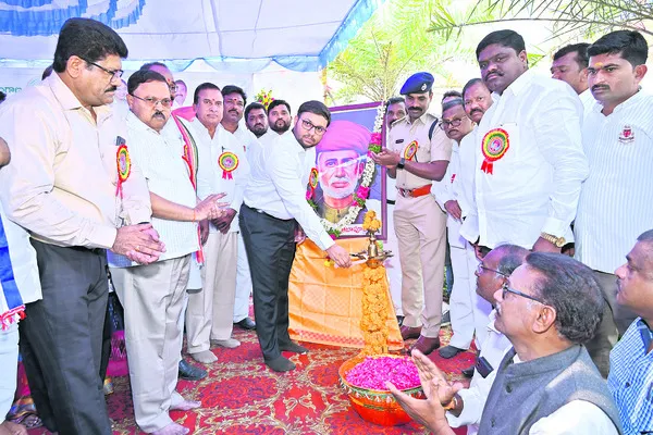 మహిళల చదువుతోనే సమాజ అభివృద్ధి