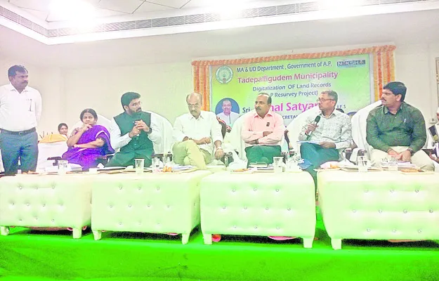 రీ–సర్వేపై కేంద్ర బృందం పర్యటన 