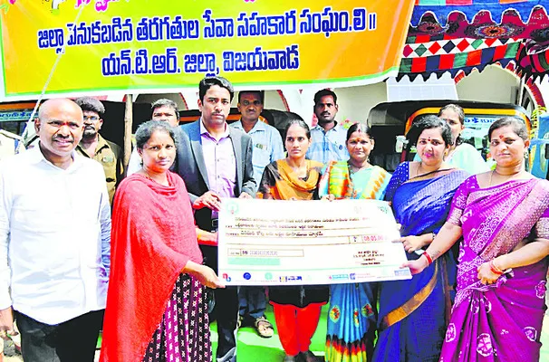 కార్పొరేషన్ల ద్వారా చెక్కుల పంపిణీ