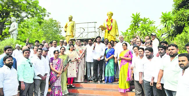 జ్యోతిరావు పూలే చిరస్మరణీయుడు 
