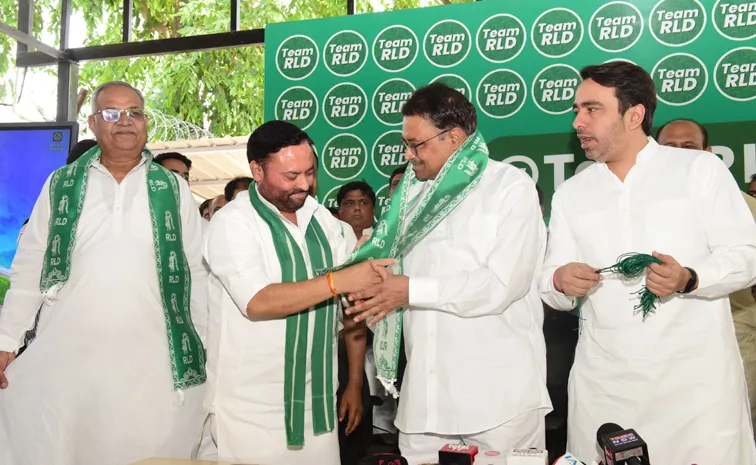 Ex Mlc Kapilavai Dilip Kumar Resigns From Telangana Congress Party