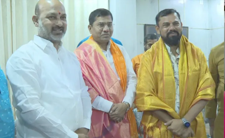Bandi Sanjay with Raja Singh Discussion Succefully Done