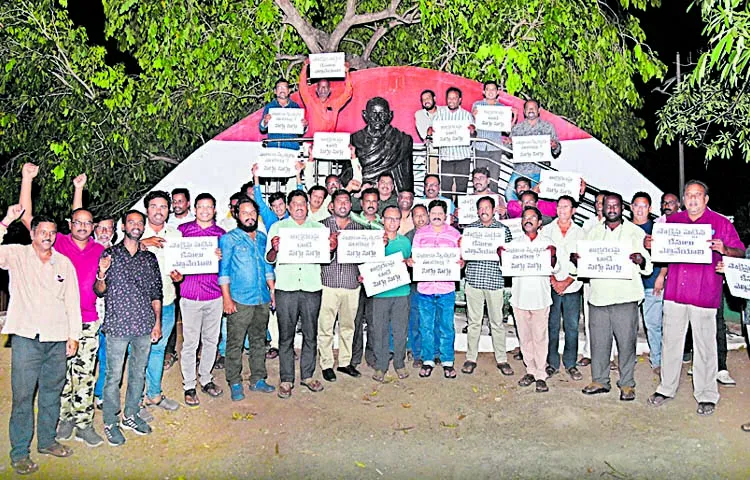 Journalists anger against the coalition government across the state