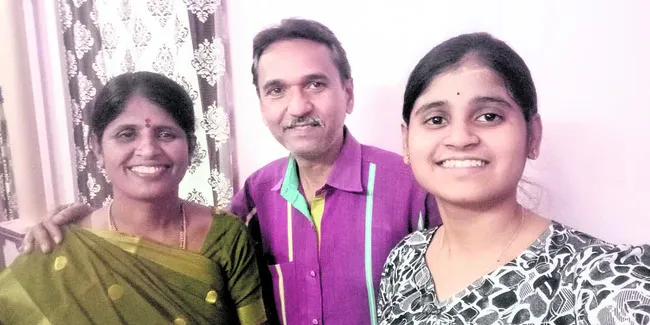 తల్లిదండ్రులకు  అపు‘రూప’ బహుమానం 