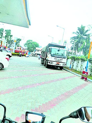 హెవీలోడ్‌తో వెళ్తున్న లారీల పట్టివేత 