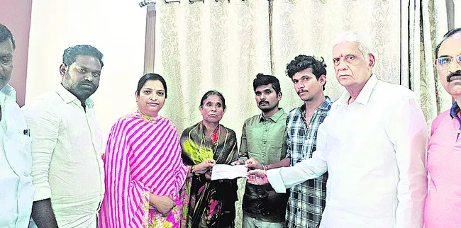 మేమున్నామని.. మీకేం కాదని 