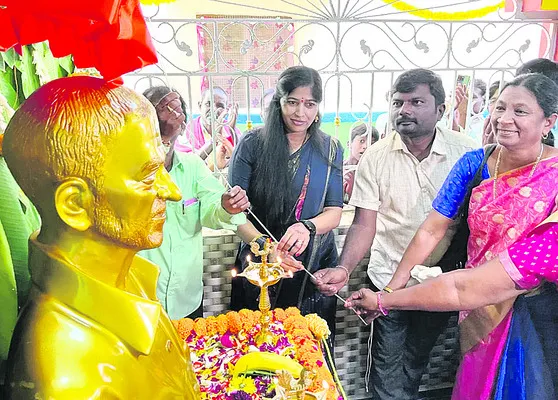 పేదలకు సేవ చేస్తే దేవునిగా కీర్తిస్తారు 