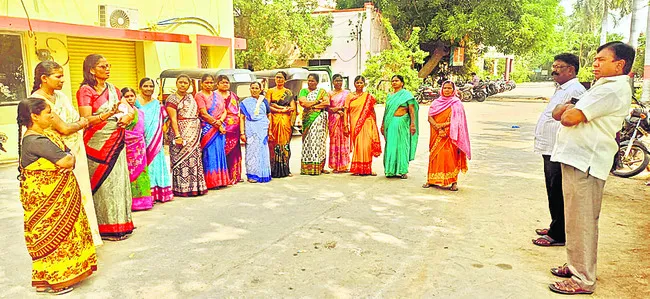 మహిళా కార్మికులపై వేధింపులు