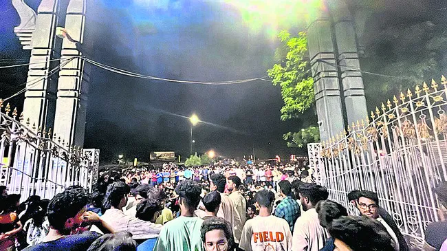 నిట్‌లో వెల్లువెత్తిన నిరసన 