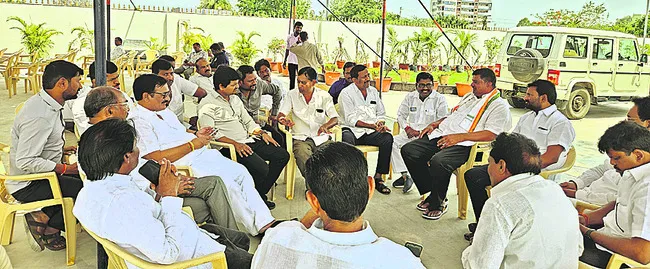 హై కమాండ్‌కు చెప్పుకుందాం