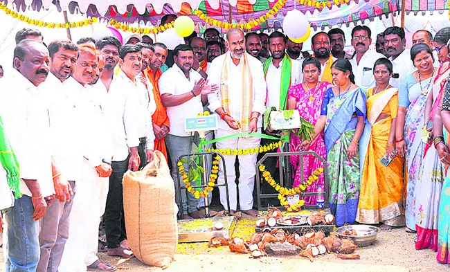 కొనుగోలు కేంద్రం ప్రారంభం