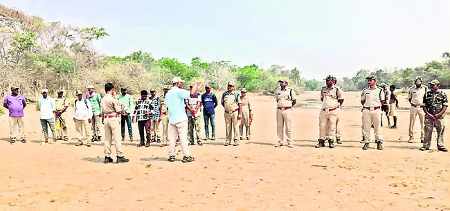 మేడారం, ఏటూరునాగారం మధ్య పులి జాడలు