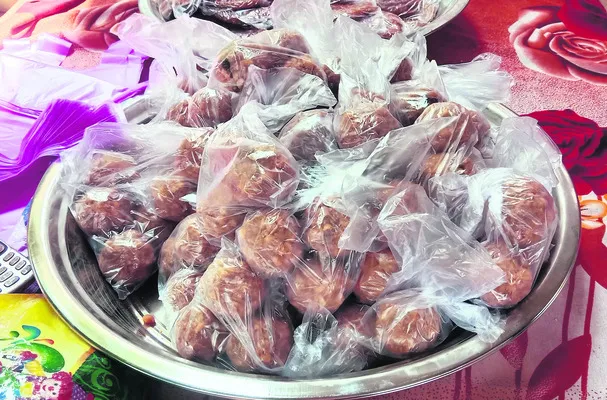 లడ్డూ మాటున దోపిడీ 