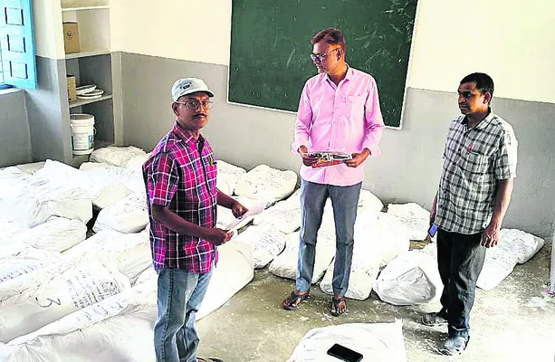 యూనిఫామ్‌ క్లాత్‌ వచ్చింది
