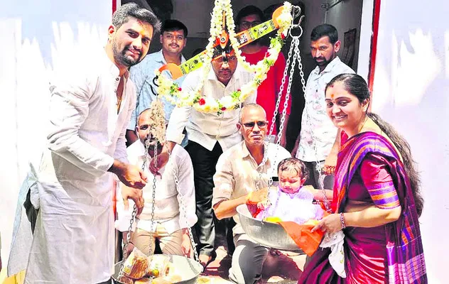 91మంది చిన్నారులకు తులాభారం 
