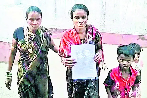 వరకట్నం కోసం వేధిస్తున్నారు..