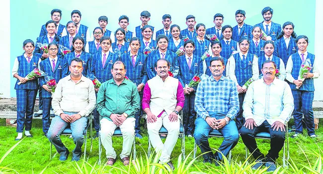 ఇంటర్‌లో శ్రీ షిర్డీ సాయి విజయ బావుటా 