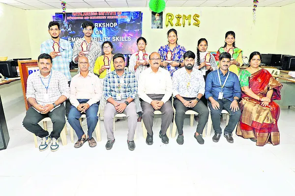 ఉన్నత లక్ష్య సాధనకు విద్యార్థి దశ కీలకం