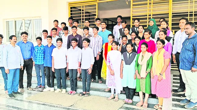 ఇంటర్‌ ఫలితాల్లో శశి విద్యార్థుల సత్తా 