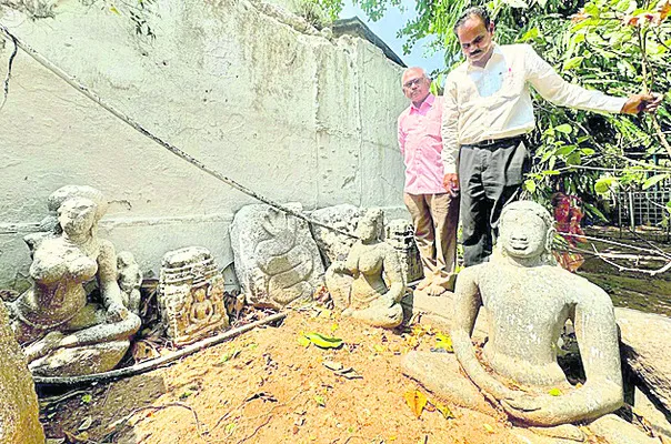 అపురూప శిల్పాలపై పట్టింపు కరువు
