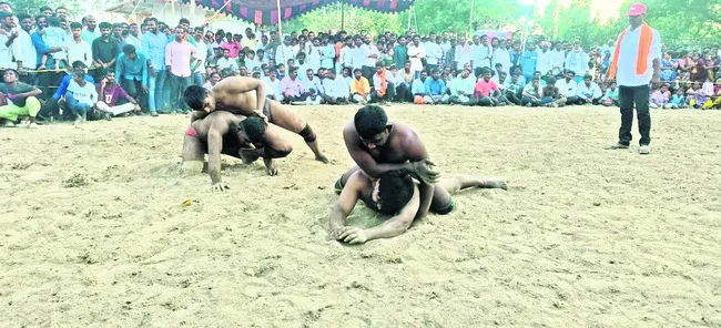 ‘రాజీవ్‌ యువ వికాసం’ పథకానికి సర్వర్‌ సమస్య