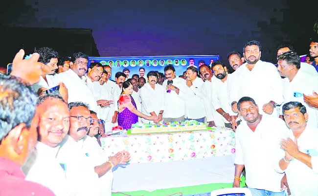 వైఎస్సార్‌ సీపీ శ్రేణులకు అండగా ఉంటా