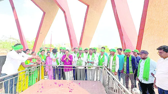 వలసవాదులతో ఆదివాసీలకు అన్యాయం