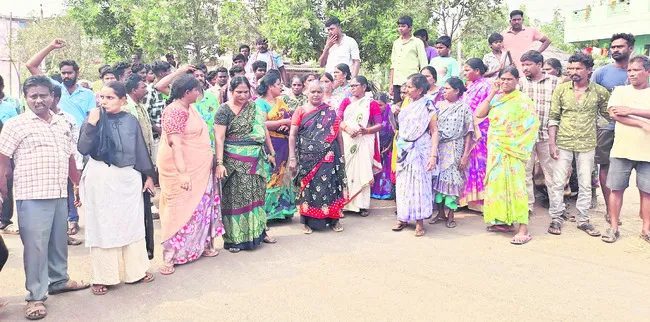 అంబేడ్కర్‌ విగ్రహానికి అవమానం 