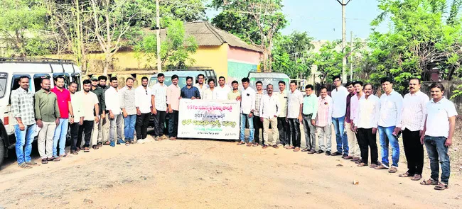 ఉపాధ్యాయుల సమస్యలు పరిష్కరించాలి 