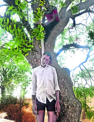 టీడీపీ నాయకుడి ఆత్మహత్యాయత్నం 