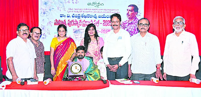 సామాజిక సాహిత్య దృక్పథంతో రచనలు 