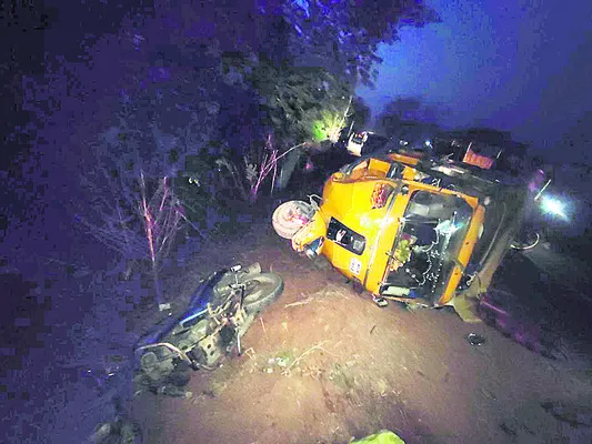 రోడ్డు ప్రమాదంలో ఐదుగురికి గాయాలు 