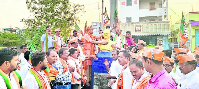 అంబేడ్కర్‌ మార్గం అనుసరణీయం 